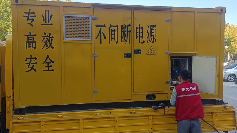 永定柴油发电机组和UPS电源配合使用时，如何避免切换过程中的电力中断？